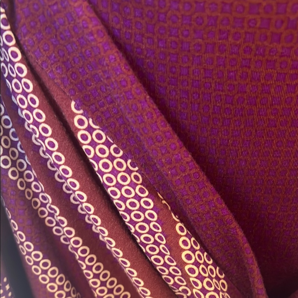 CAbi Burgundy and White Women's Top - Picture 5 of 5